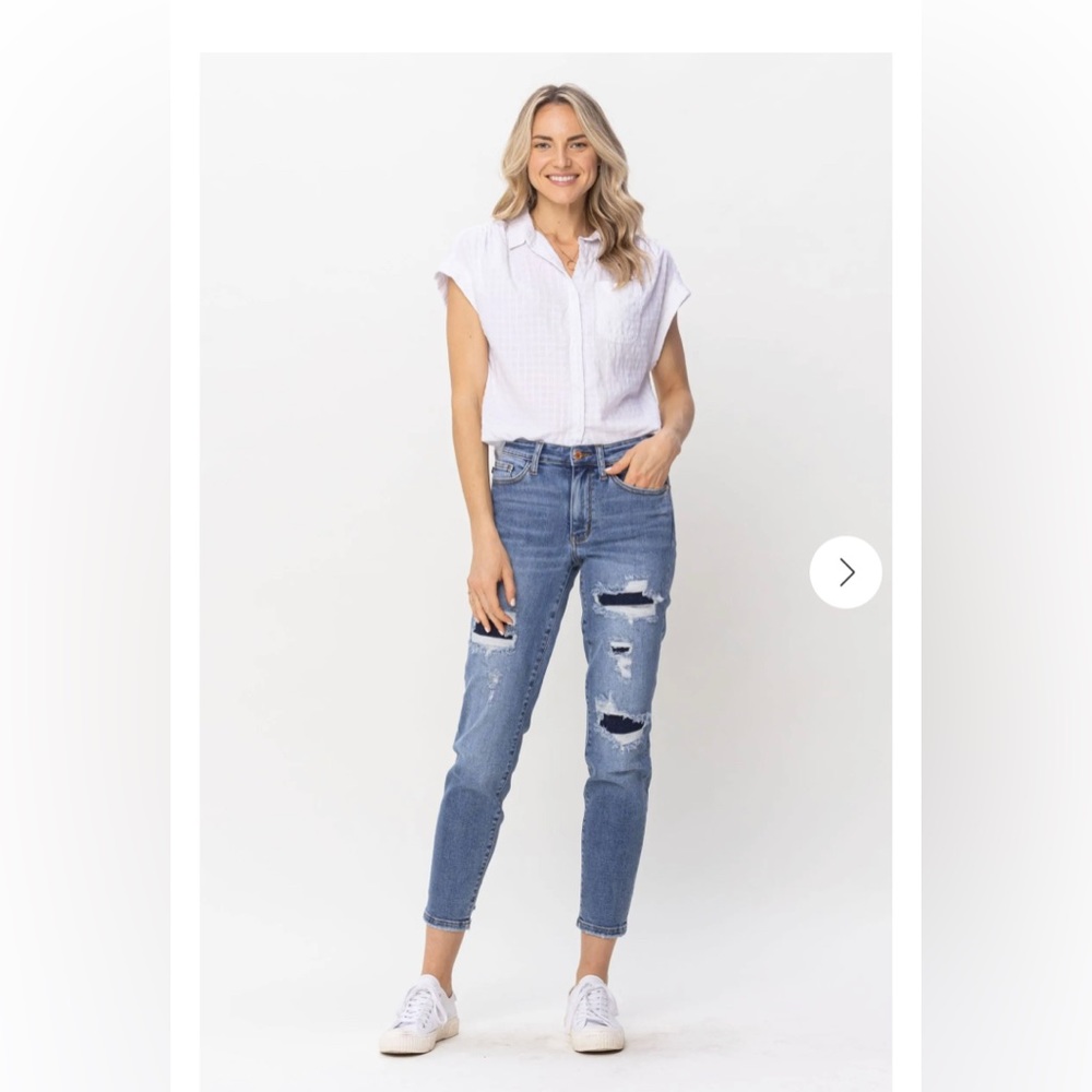Judy Blue NWT Jeans Relaxed fit with patches